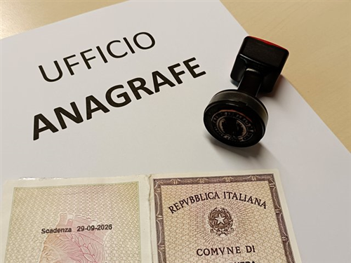 Giovedì 6 novembre Anagrafe a Cagno aperta fino alle ore 19:00